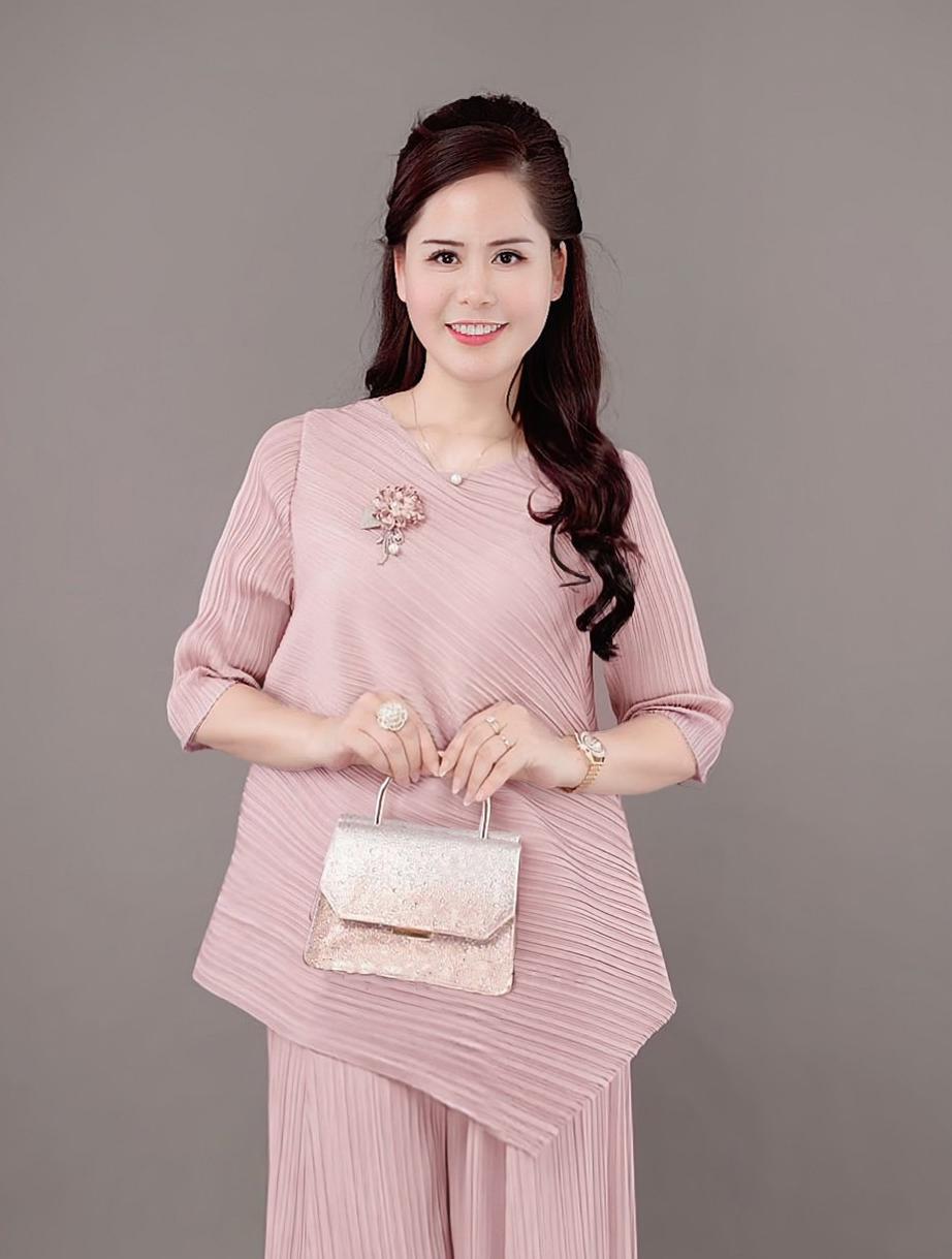 Set gồm áo và quầnđồng màu dập ly nữ cao cấp, áo tay lửng lò xo và quần ống suông xếp ly co giãn Gerda Katle