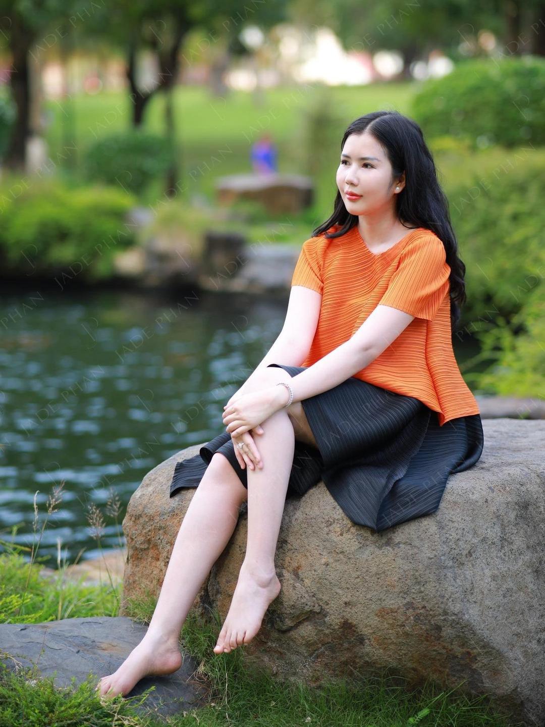 Set gồm áo và quầnmix màu dập ly cao cấp, áo tay ngắn và quần ống short ống rộng xếp ly lò xo nhiều màu Jennie Emma