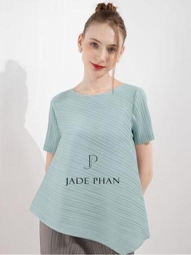 Set gồm áo và quầnđồng màu, áo tay ngắn và quần ống suông xếp ly sang trọng chuẩn form Jennie Katle