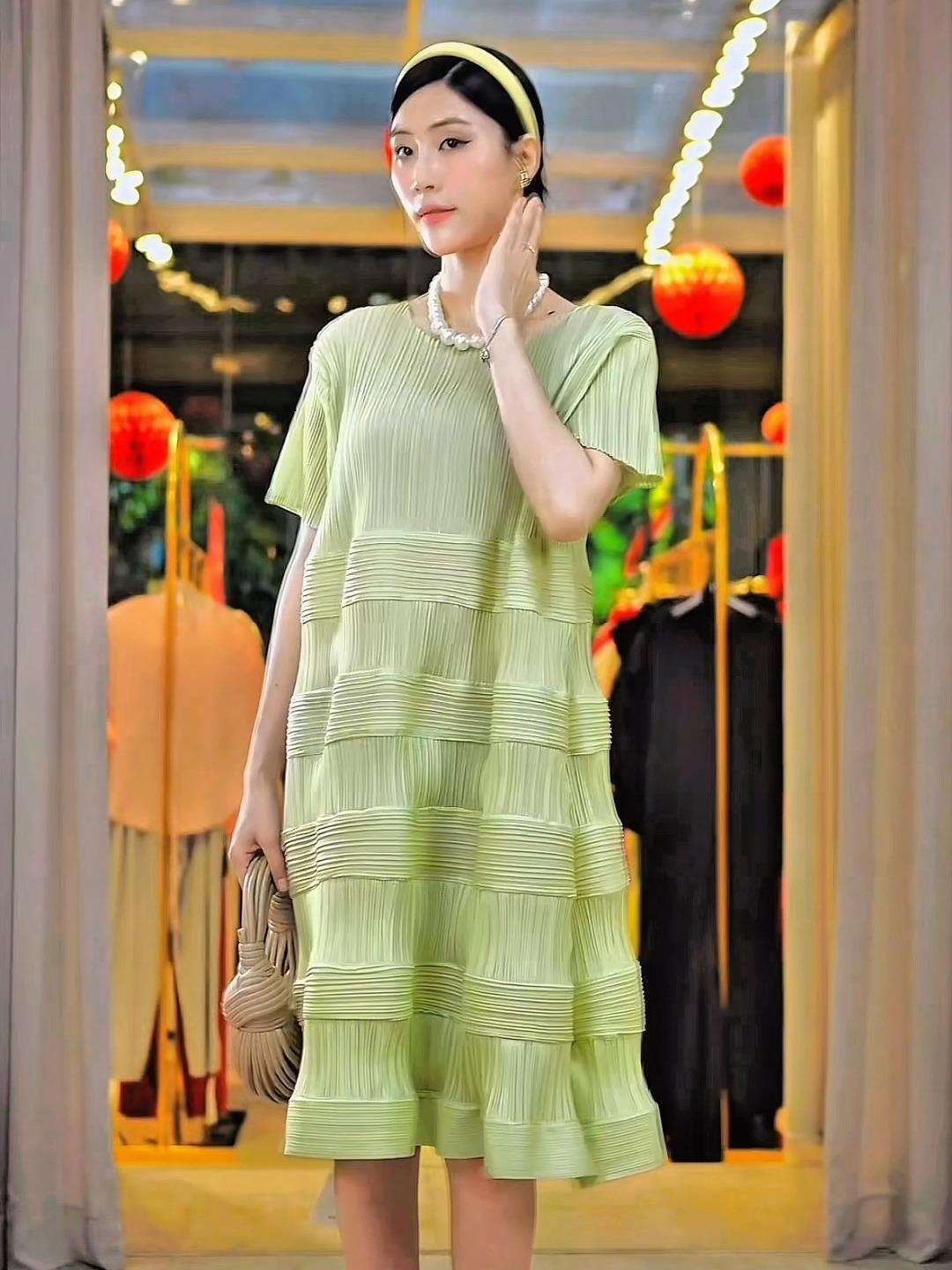 Váy Yumi dập ly cao cấp JADEPHAN xếp ly lò xo thanh lịch — ảnh 2
