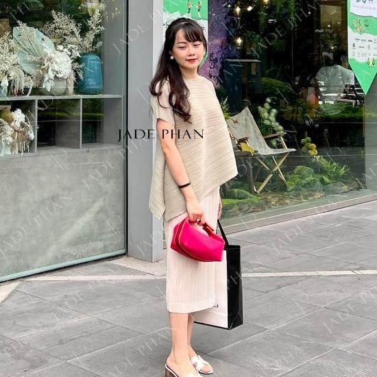 Set gồm áo và chân váy [𝐉𝐀𝐃𝐄 𝐏𝐇𝐀𝐍] áo xếp ly tà chéo và chân váy ống suông xẻ cạnh bắp chân dập ly cao cấp Katle Audora — ảnh 10