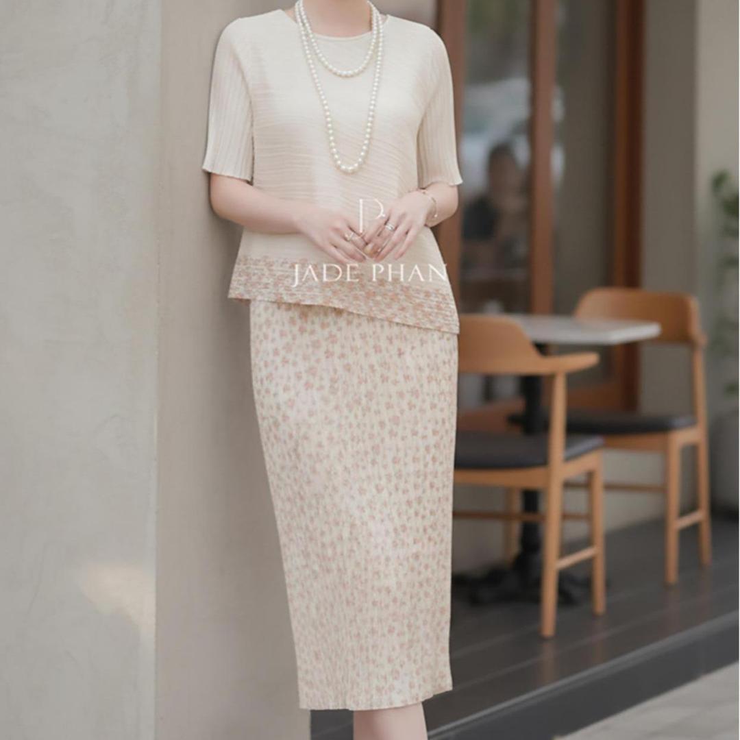 Set gồm áo và chân váyHoa nhí, bộ áo và chân váy xếp ly thanh lịch tôn dáng sang trọng nhiều màu Jennie & Holly [ + ] — ảnh 3