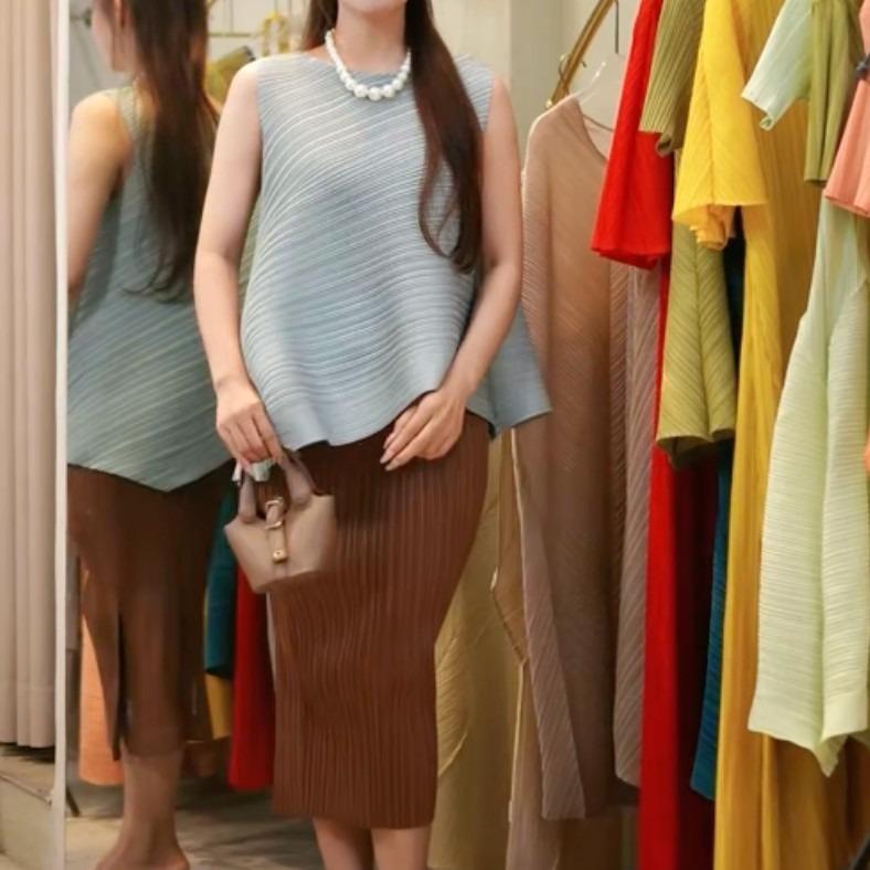 Set gồm áo và chân váy, bộ áo dập ly tà chéo và chân váy midi nữ dập ly cao cấp nhiều màu Lea Audora — ảnh 4