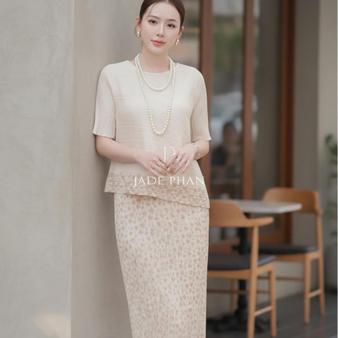 Set gồm áo và chân váyHoa nhí, bộ áo và chân váy xếp ly thanh lịch tôn dáng sang trọng nhiều màu Jennie & Holly [ + ]
