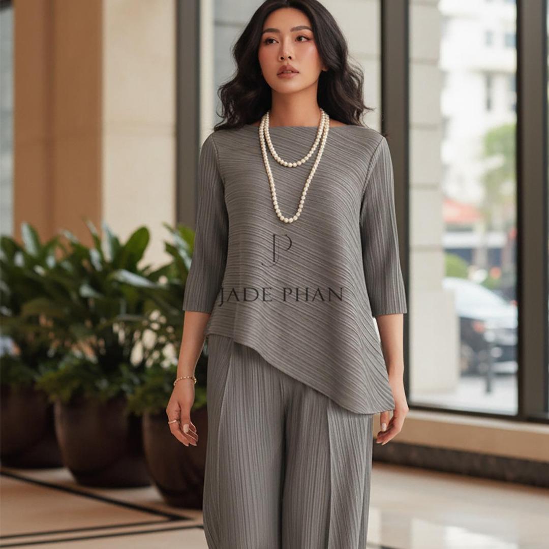 Set gồm áo và quầnđồng màu dập ly nữ sang trọng, áo tay lửng và quần ống rộng xếp ly lò xo Gerda
