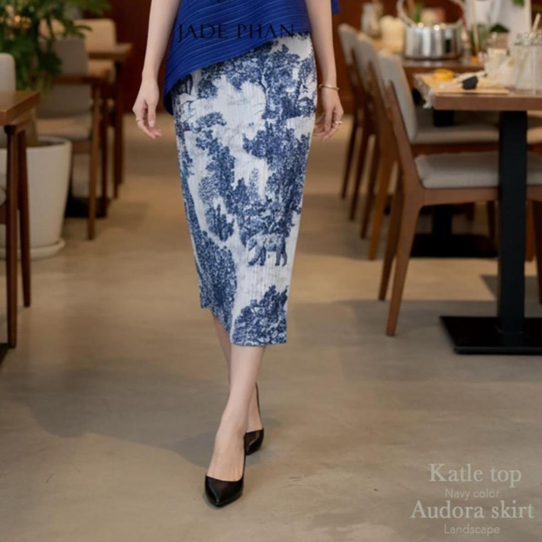 Set gồm áo và chân váyxếp ly Áo katle xanh navy và chân váy Holly họa tiết phong cảnh navy dập ly [+] — ảnh 3